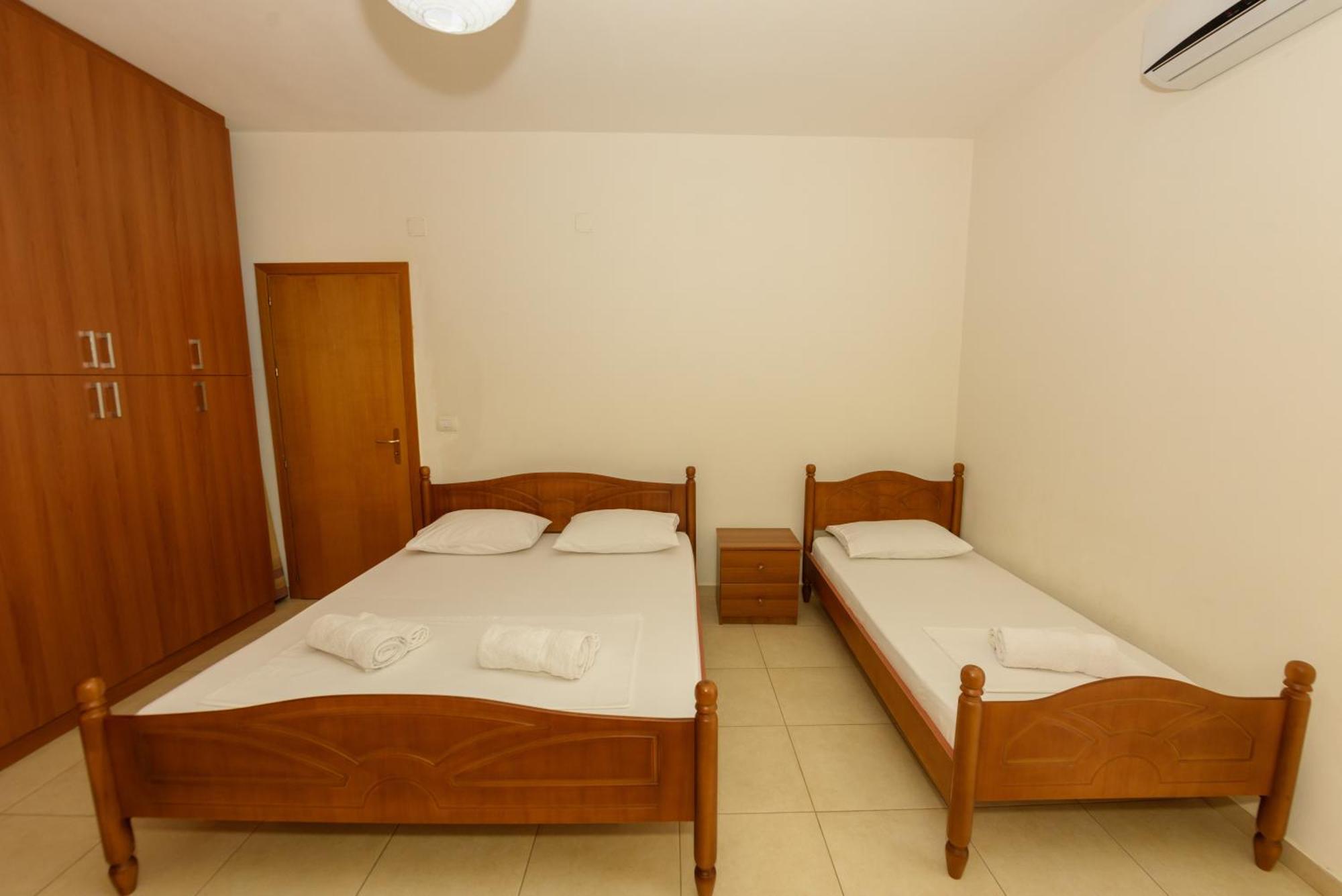 Vasili'S Family Apartments Himarë Extérieur photo