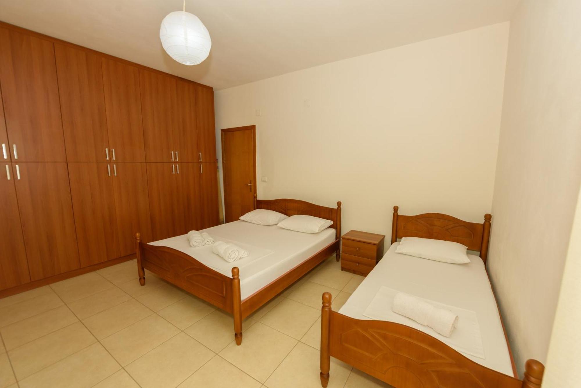 Vasili'S Family Apartments Himarë Extérieur photo