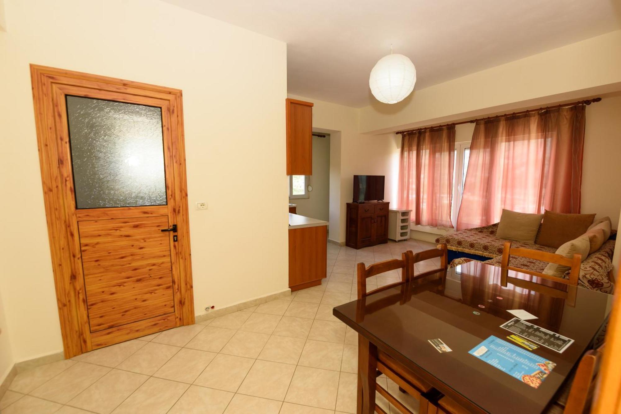 Vasili'S Family Apartments Himarë Extérieur photo