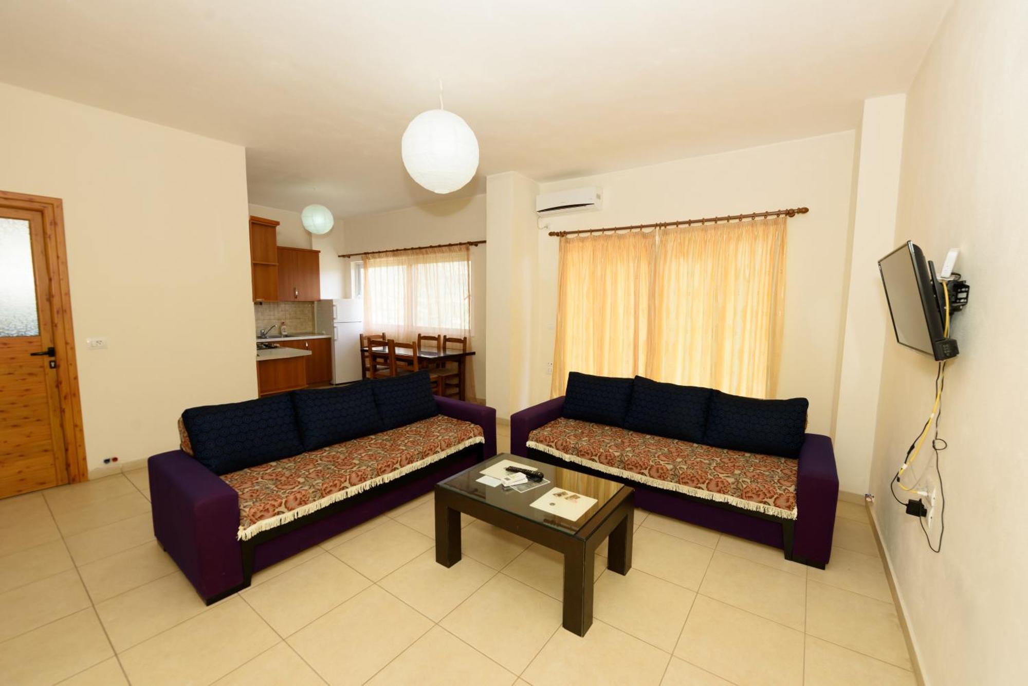 Vasili'S Family Apartments Himarë Extérieur photo