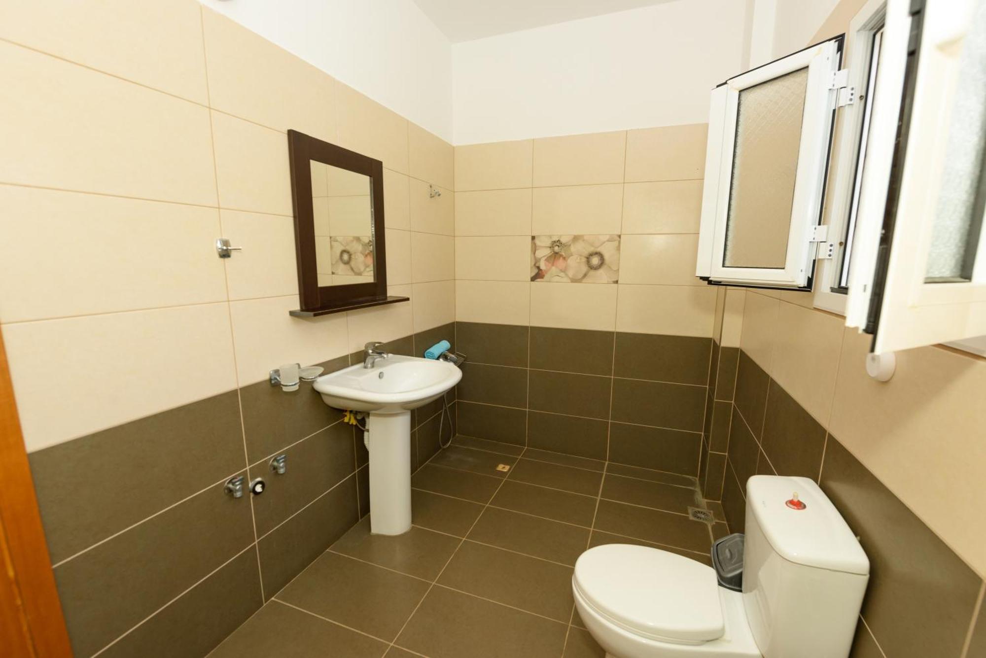 Vasili'S Family Apartments Himarë Extérieur photo