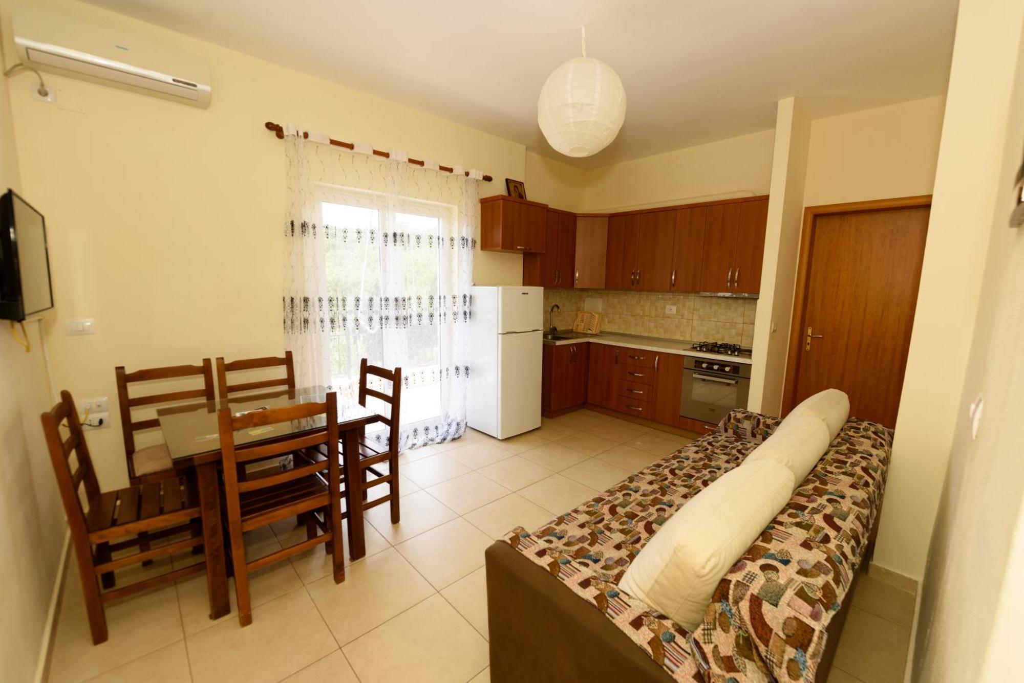 Vasili'S Family Apartments Himarë Extérieur photo